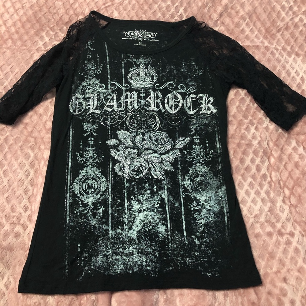 Soft, lace sleeve shirt, rockstar-ish